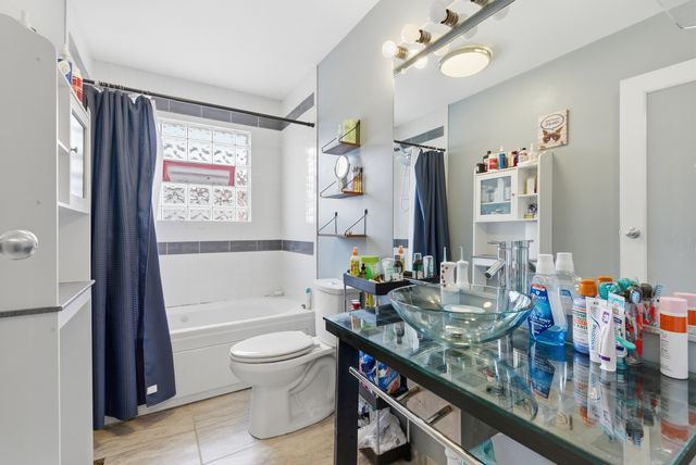 2736 E Goodrich Avenue E, Burnham, IL 60633