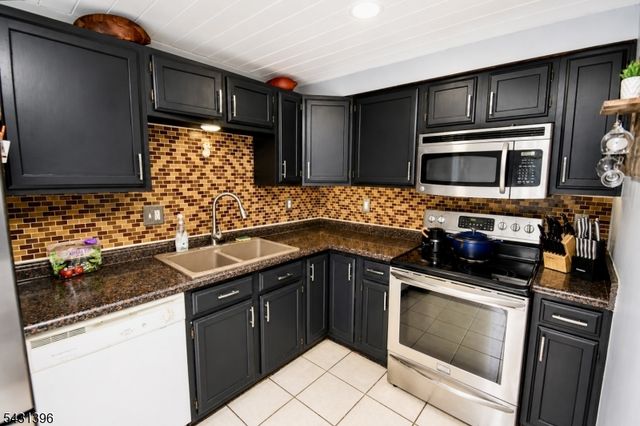 21 Constitution Way, Franklin Boro, NJ 07416