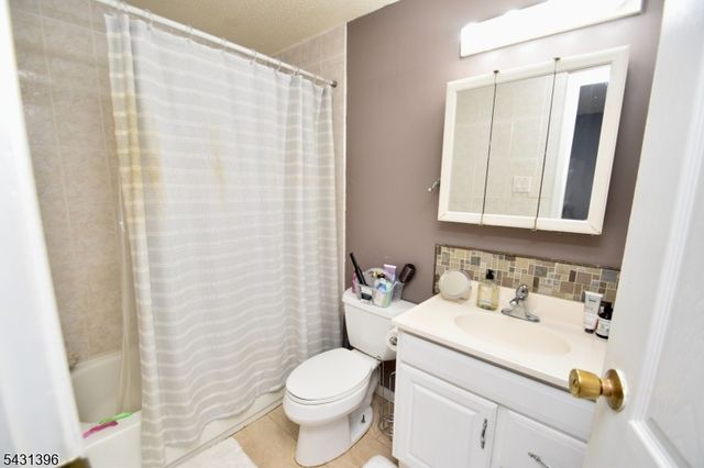 21 Constitution Way, Franklin Boro, NJ 07416