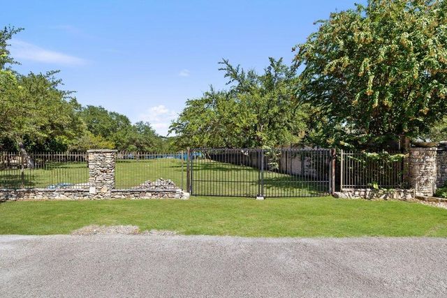 909 Brooks Hollow RD, Lakeway, TX 78734