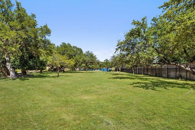 909 Brooks Hollow RD, Lakeway, TX 78734
