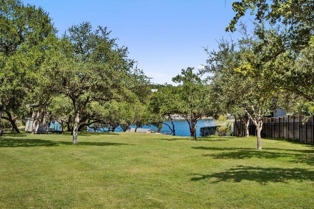 909 Brooks Hollow RD, Lakeway, TX 78734