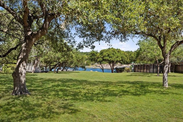 909 Brooks Hollow RD, Lakeway, TX 78734