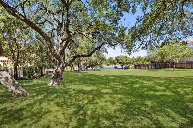 909 Brooks Hollow RD, Lakeway, TX 78734