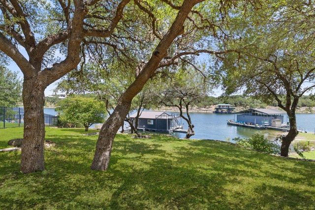 909 Brooks Hollow RD, Lakeway, TX 78734