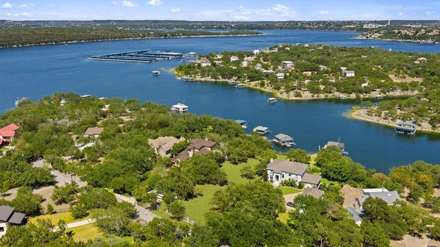 909 Brooks Hollow RD, Lakeway, TX 78734