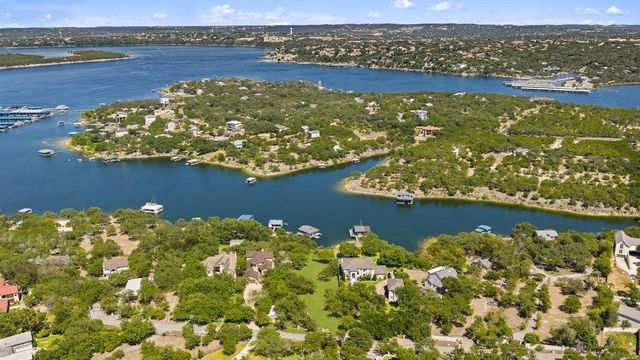 909 Brooks Hollow RD, Lakeway, TX 78734