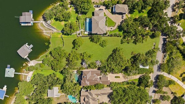 909 Brooks Hollow RD, Lakeway, TX 78734