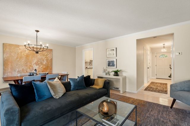 160 Pine Street 12, Newton, MA 02466