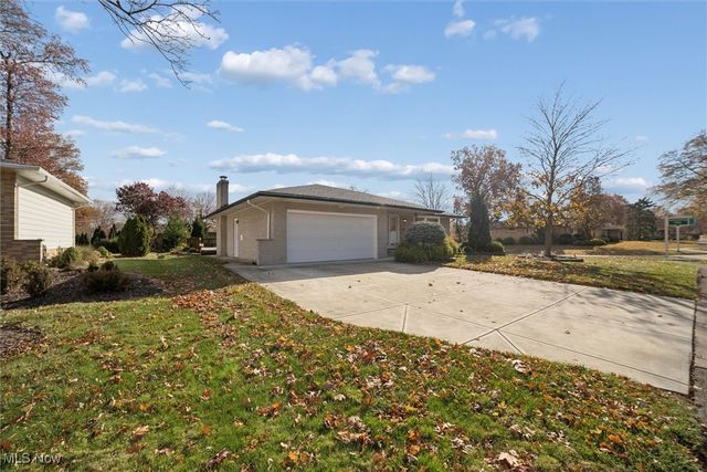 6145 Winchester Drive, Seven Hills, OH 44131