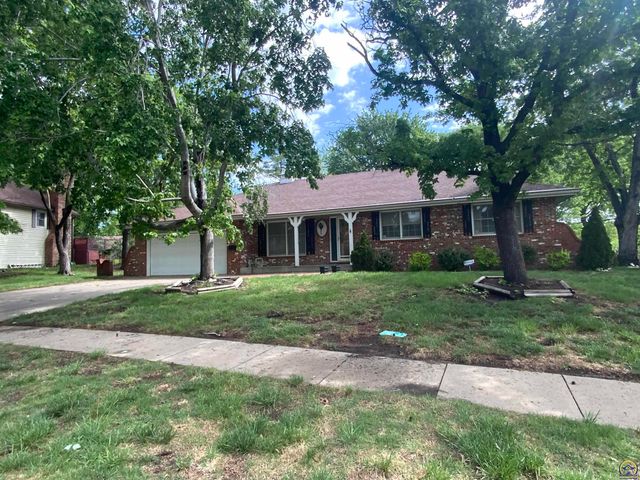 1956 SW Navajo LN, Topeka, KS 66604