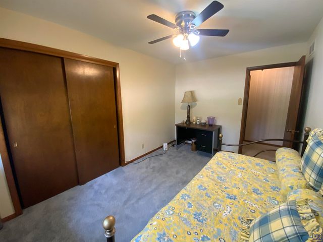 1956 SW Navajo LN, Topeka, KS 66604