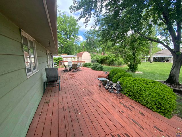 1956 SW Navajo LN, Topeka, KS 66604