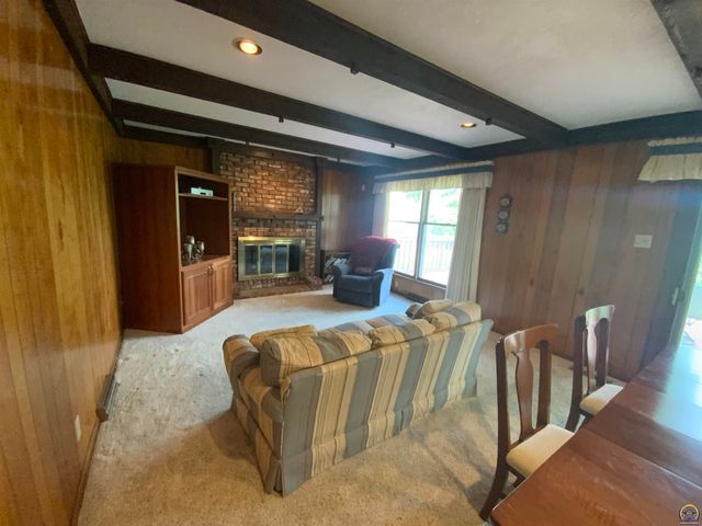 1956 SW Navajo LN, Topeka, KS 66604