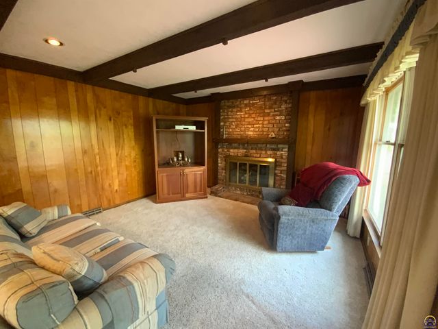 1956 SW Navajo LN, Topeka, KS 66604