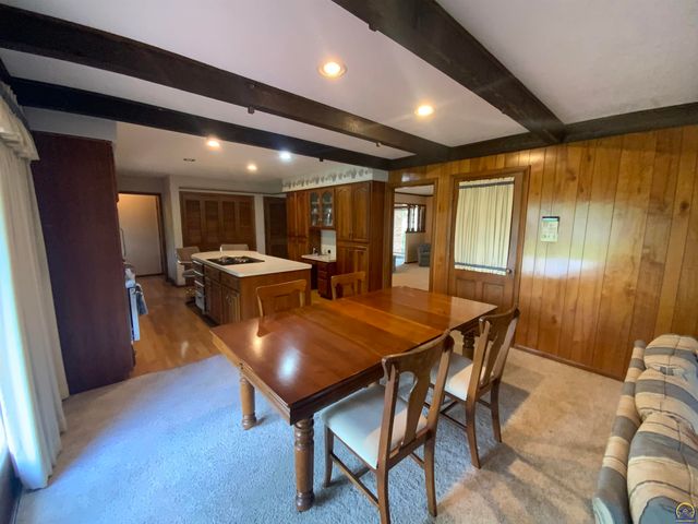 1956 SW Navajo LN, Topeka, KS 66604