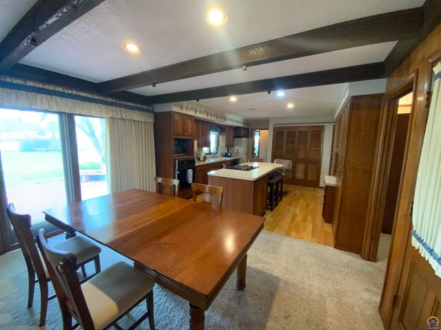 1956 SW Navajo LN, Topeka, KS 66604