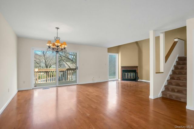 1 Spring Pond Drive 1, Ossining, NY 10562