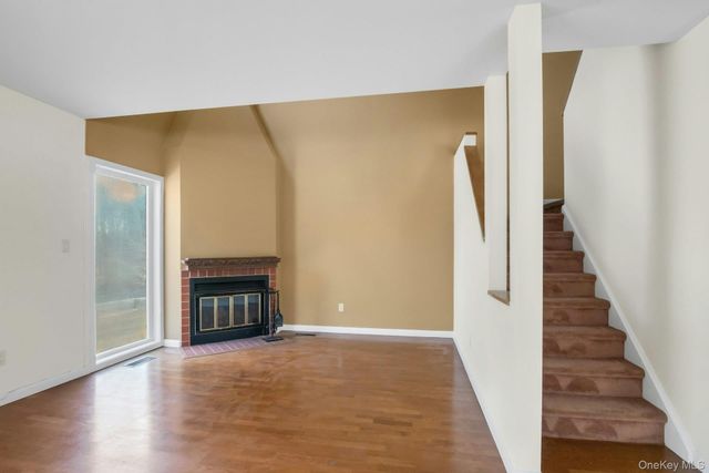 1 Spring Pond Drive 1, Ossining, NY 10562