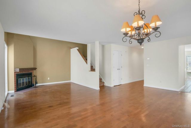 1 Spring Pond Drive 1, Ossining, NY 10562