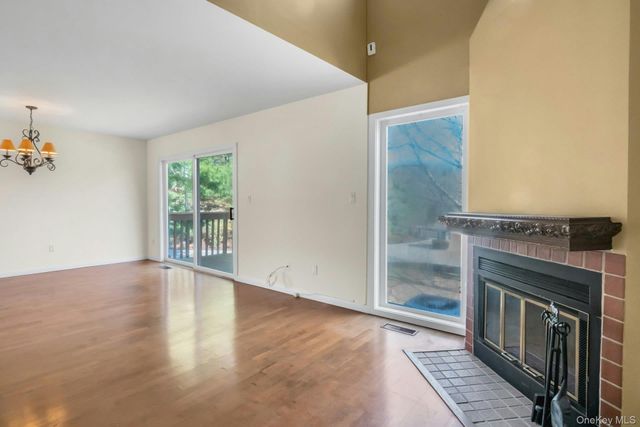 1 Spring Pond Drive 1, Ossining, NY 10562