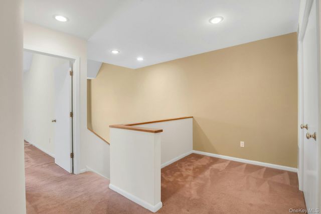 1 Spring Pond Drive 1, Ossining, NY 10562