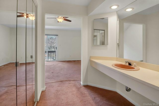 1 Spring Pond Drive 1, Ossining, NY 10562