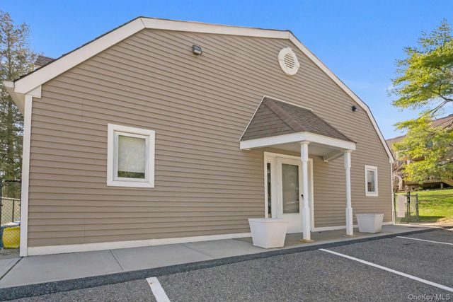 1 Spring Pond Drive 1, Ossining, NY 10562