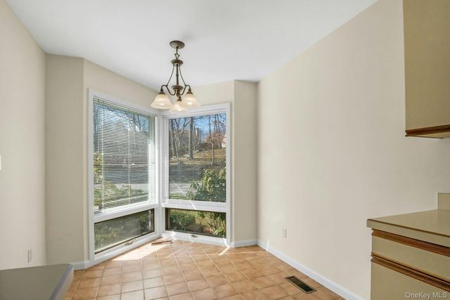 1 Spring Pond Drive 1, Ossining, NY 10562