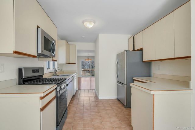 1 Spring Pond Drive 1, Ossining, NY 10562