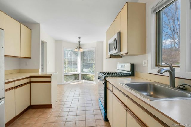 1 Spring Pond Drive 1, Ossining, NY 10562