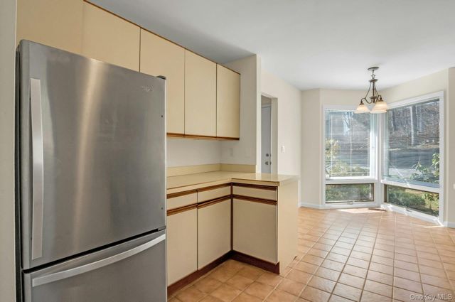 1 Spring Pond Drive 1, Ossining, NY 10562