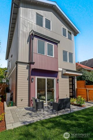 2414 Queen Anne Avenue N, Seattle, WA 98119