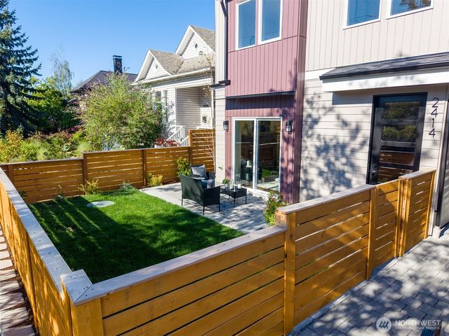 2414 Queen Anne Avenue N, Seattle, WA 98119