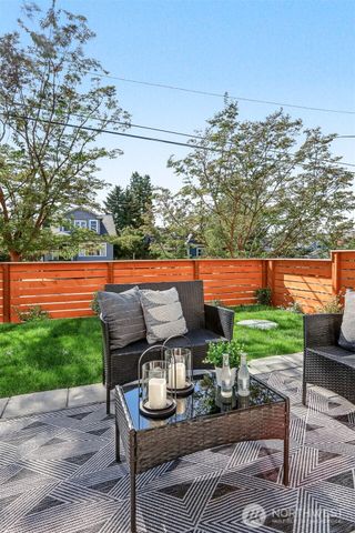 2414 Queen Anne Avenue N, Seattle, WA 98119