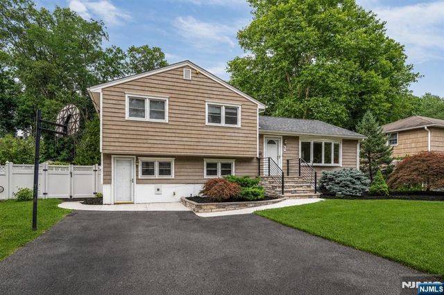 45 Jay Drive, Paramus, NJ 07652