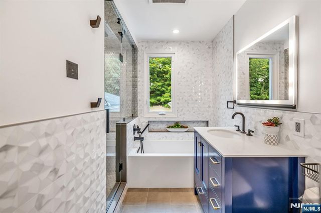 45 Jay Drive, Paramus, NJ 07652