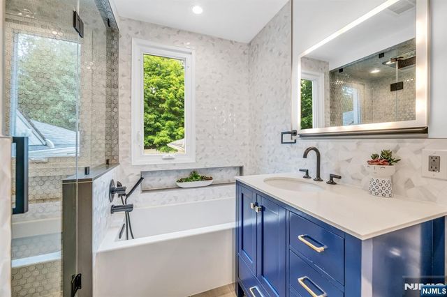 45 Jay Drive, Paramus, NJ 07652