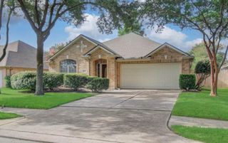 10004 Chestnut Creek Way, Pearland, TX 77584