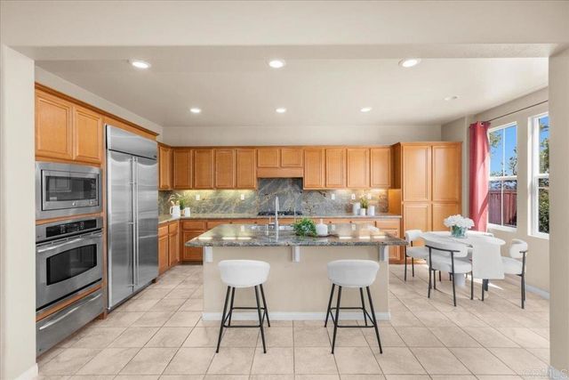838 Luminara Way, San Marcos, CA 92078