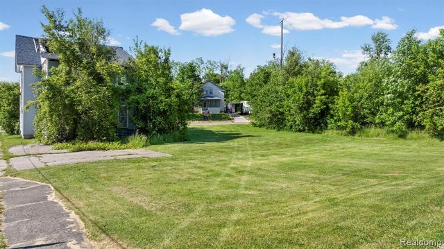1213 Flushing Road, Flint, MI 48504