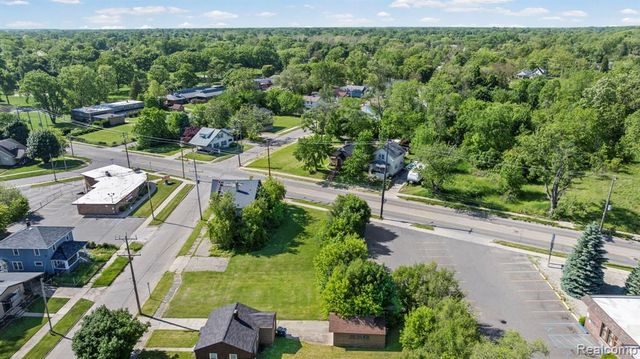 1213 Flushing Road, Flint, MI 48504