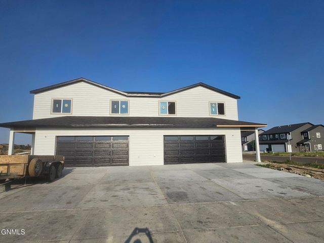 2902 29th Avenue W, Williston, ND 58801 property photo