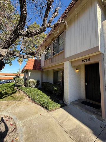 2746 Via Tulipan, Carlsbad, CA 92010
