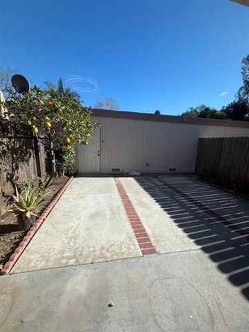 2746 Via Tulipan, Carlsbad, CA 92010