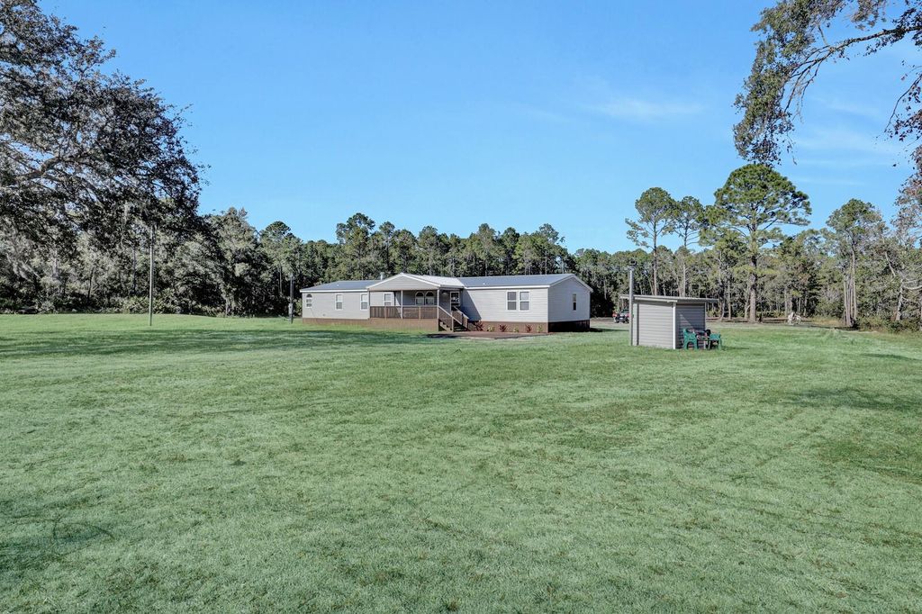 141 WOODS ROAD, San Mateo, FL 32187