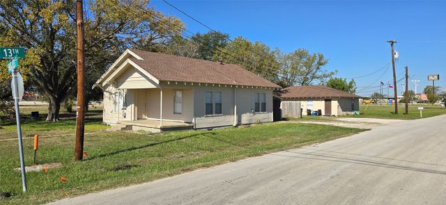 411 Hughes Street, Sanger, TX 76266