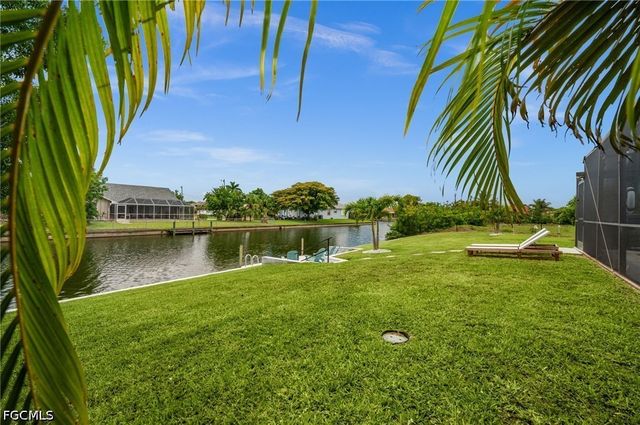 2102 SE 8th ST, Cape Coral, FL 33990