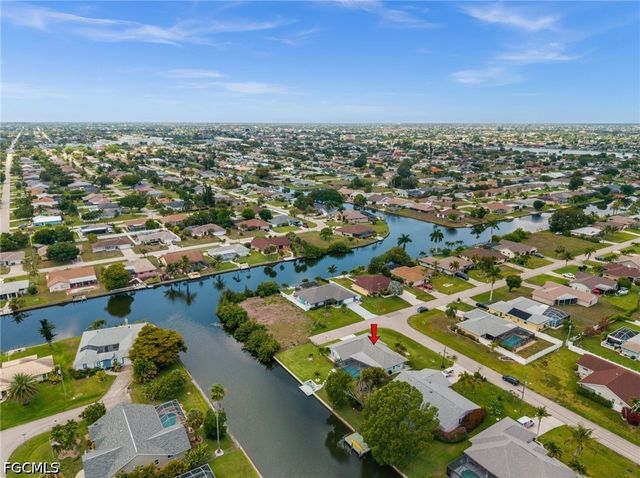 2102 SE 8th ST, Cape Coral, FL 33990
