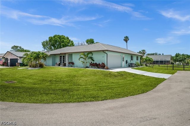 2102 SE 8th ST, Cape Coral, FL 33990